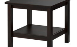 Malý stolek z masivního dřeva - 180 Kč/den