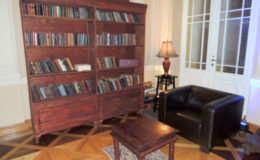 Půjčovna rekvizit - starožitný nábytek a věci pro vytvoření atmosféry bohatého interieru z 19.století