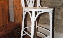 barová židle bílá