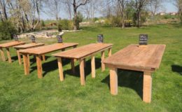 Zprava: robustní, osminohý, 2 x 1 m standardní a malé stoly